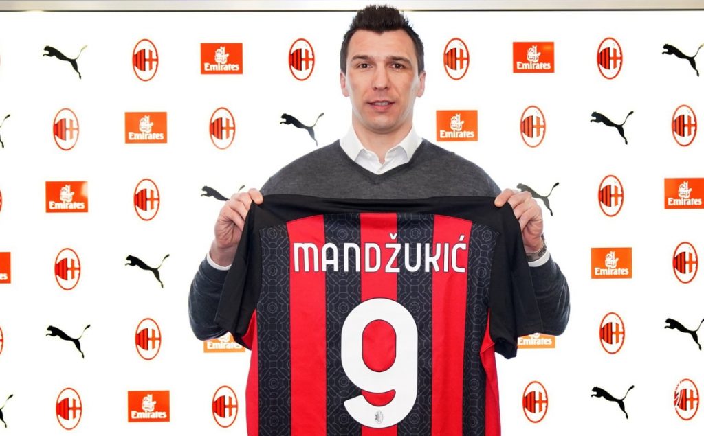 Bayern Mario Mandzukic thông báo treo giày ở tuổi 35