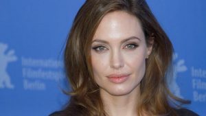 Angelina Jolie phá kỷ lục trên Instagram