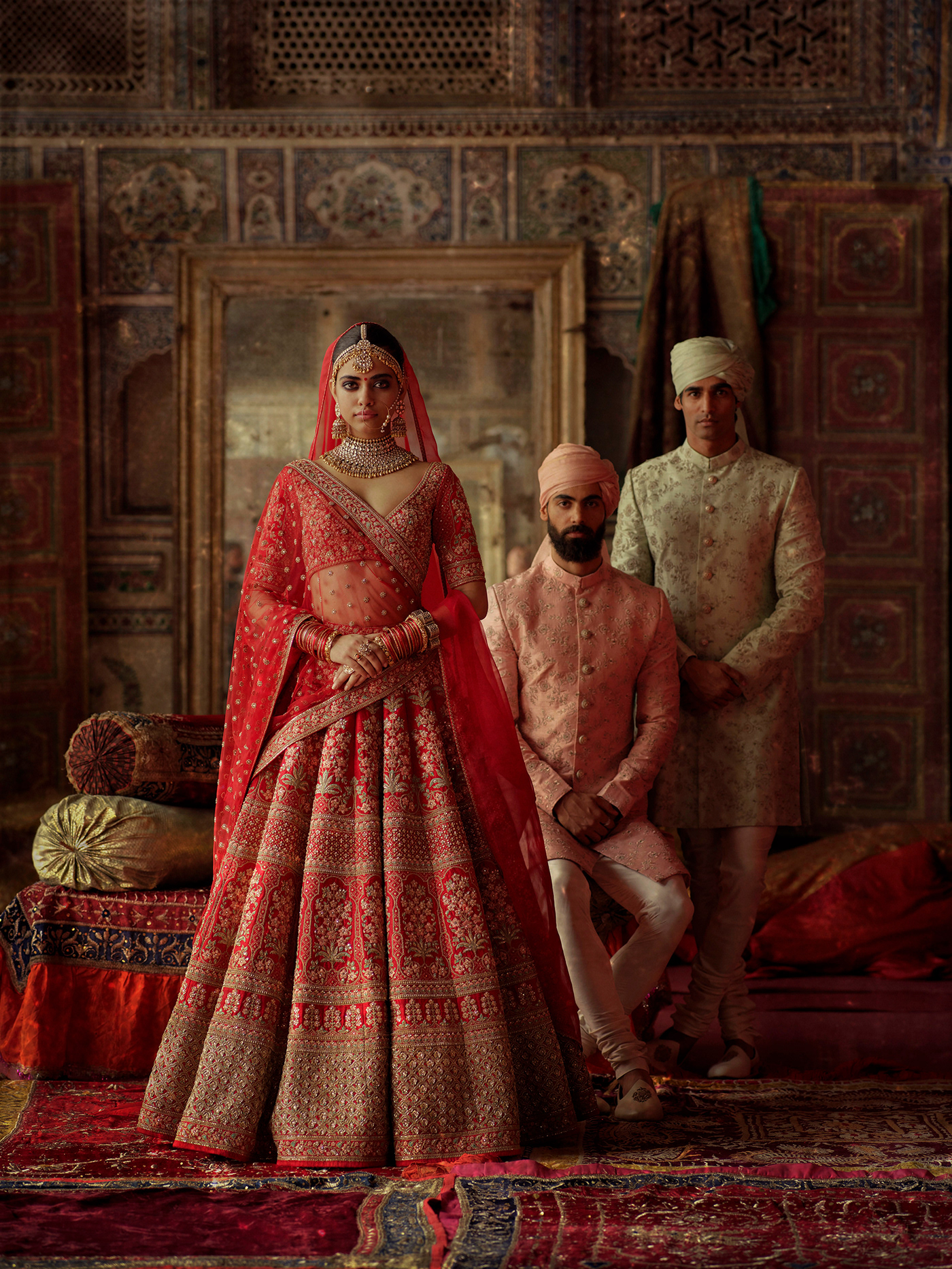 Cô dâu Ấn Độ mặc saree hoặc lengha - loại trang phục truyền thống của họ