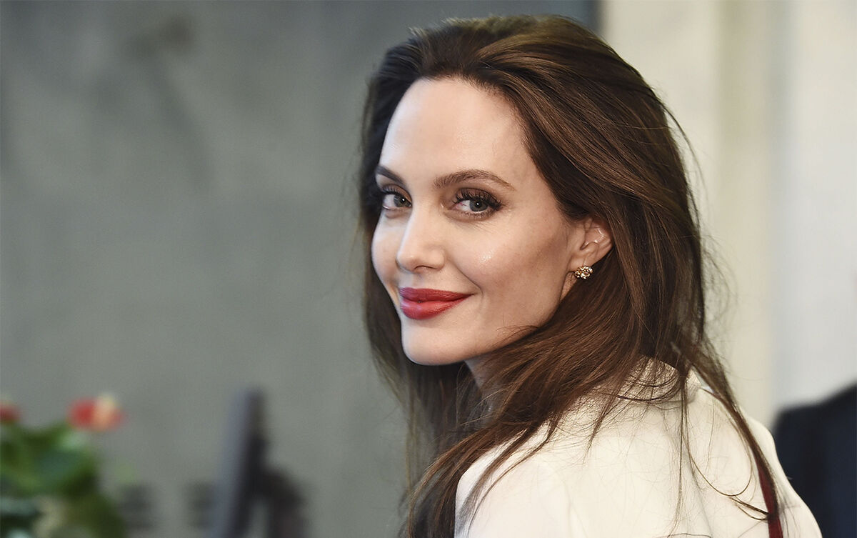 Sự nghiệp đáng ngưỡng mộ của Jolie